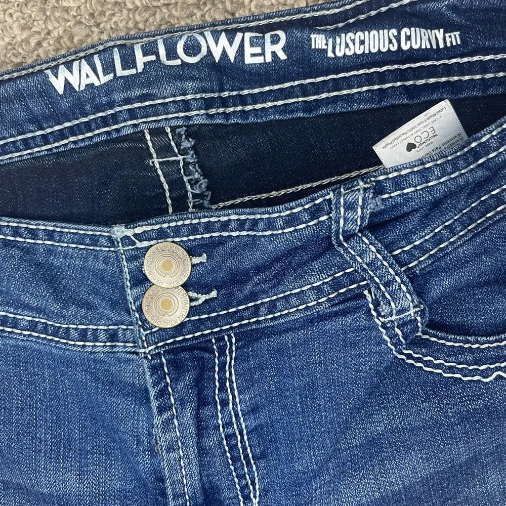 Wallflower Indigo Curvy Fit Jeans - Picture 2 of 4